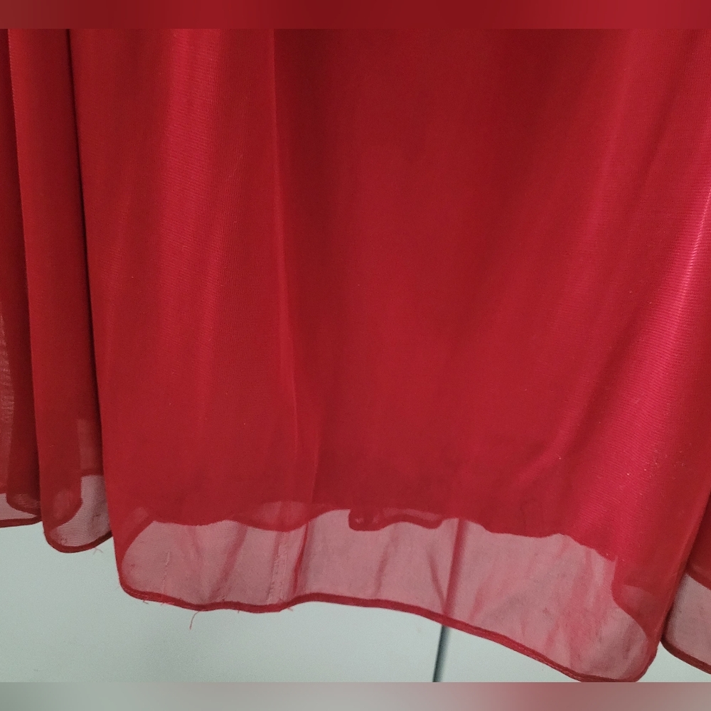 Red formal gown size 12 - Picture 7 of 7